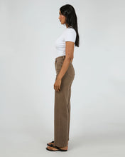 Load image into Gallery viewer, Jacqui Wide Leg Jean - Cocoa