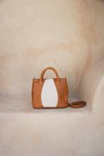 Load image into Gallery viewer, Petra Mini - Chestnut Antq
