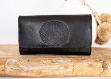 Load image into Gallery viewer, koa wallet - seashell noir
